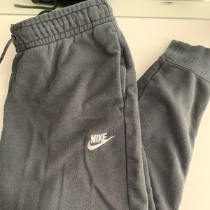Women’s black nike drawstring sweatpants (S)